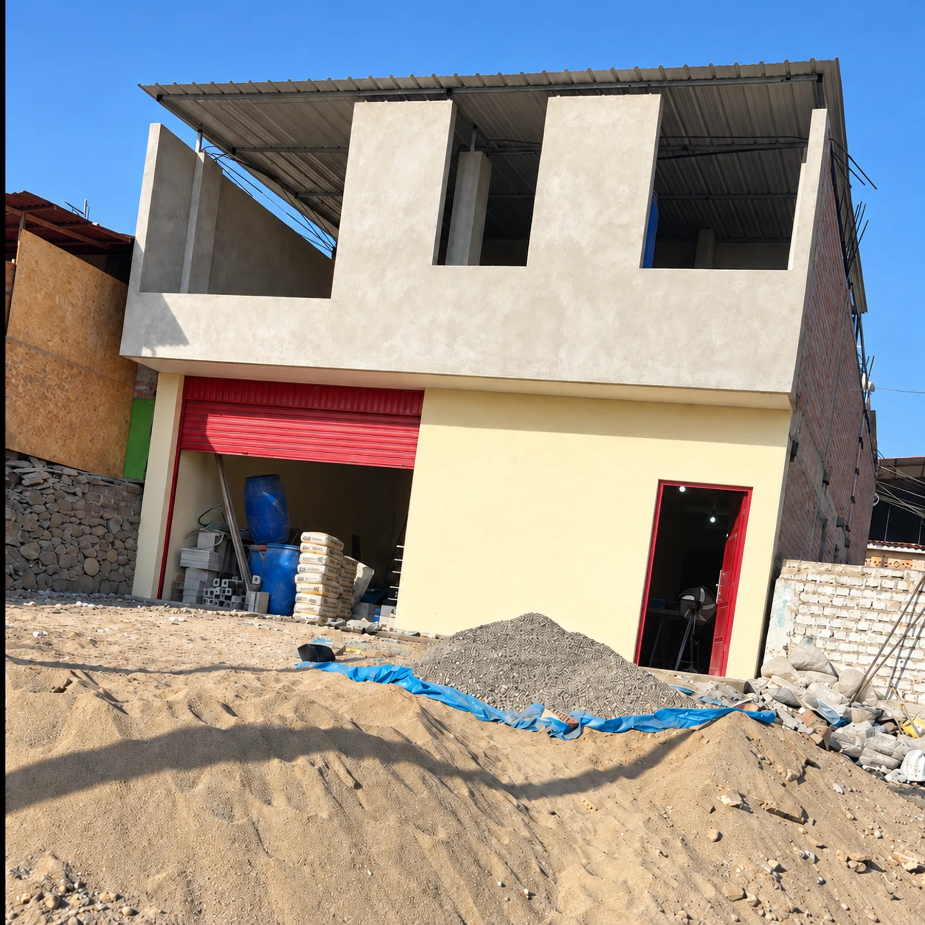 Vista exterior de la instalación FORTICEM en Ventanilla, con materiales preparados en el área de operación