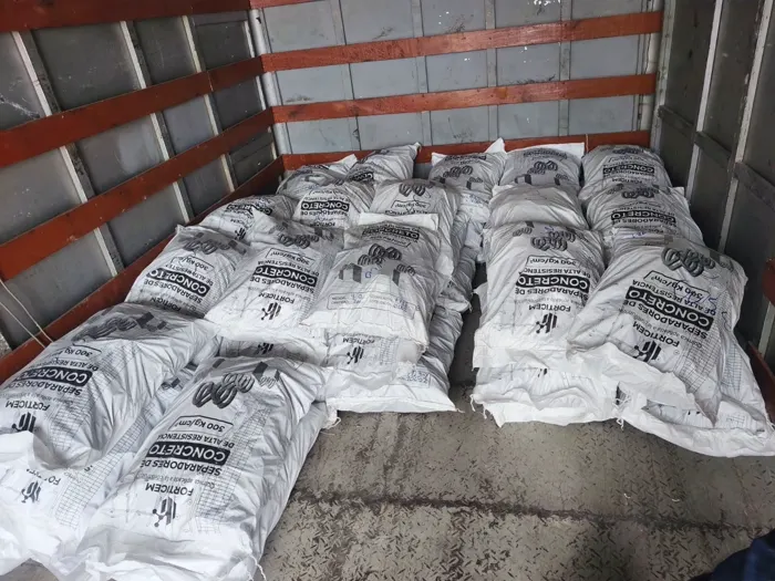 Sacos FORTICEM de separadores acomodados dentro de un camión