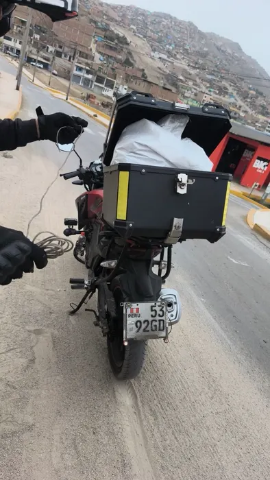 Paquete de separadores en la caja de reparto de una motocicleta